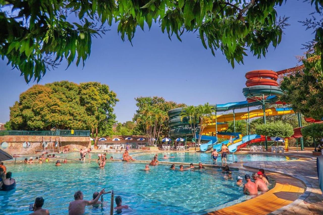 Caldas Novas - Piazza Diroma - Com Ingressos Do Acqua Park Todos Os Dias Extérieur photo